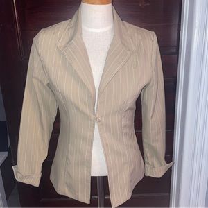 Modern essential blazer~ no tag approximately size 2 jacket